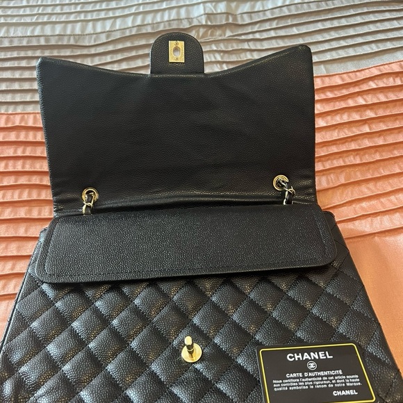 Chanel Caviar Quilted Maxi Double Flap Black purse. 100% Authentic - Picture 4 of 4